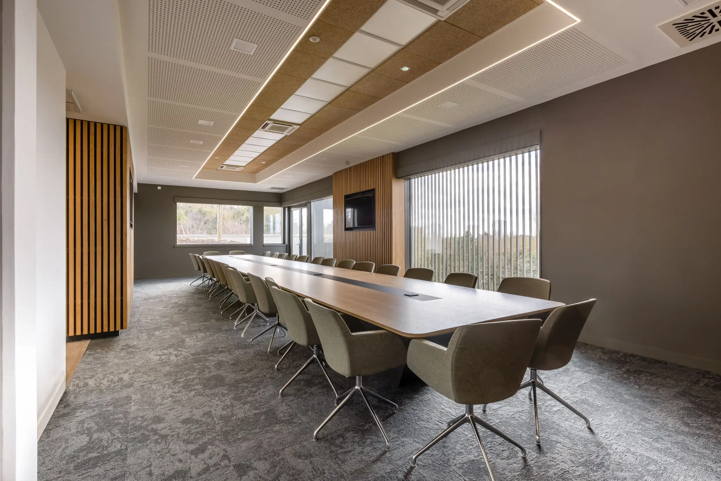 Salle de réunion moderne bois